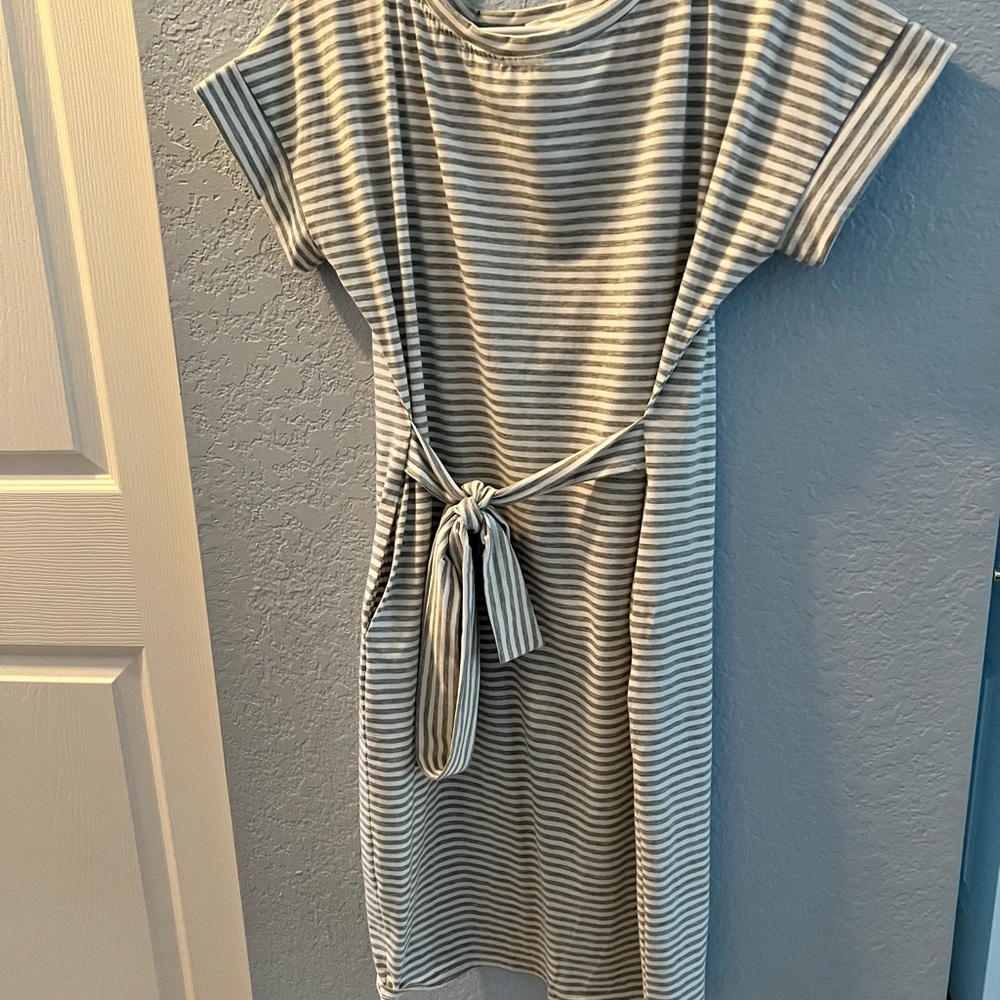 ** Super cute White/Gray mid length dress **